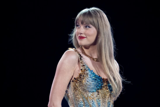 taylor-swift-e-reconhecida-como-a-maior-artista-feminina-do-seculo-21-548x365 INÍCIO